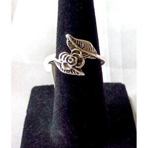 Silvertone Rose Leaf Ring Size 7 Dainty Floral Alloy Jewelry New in Box